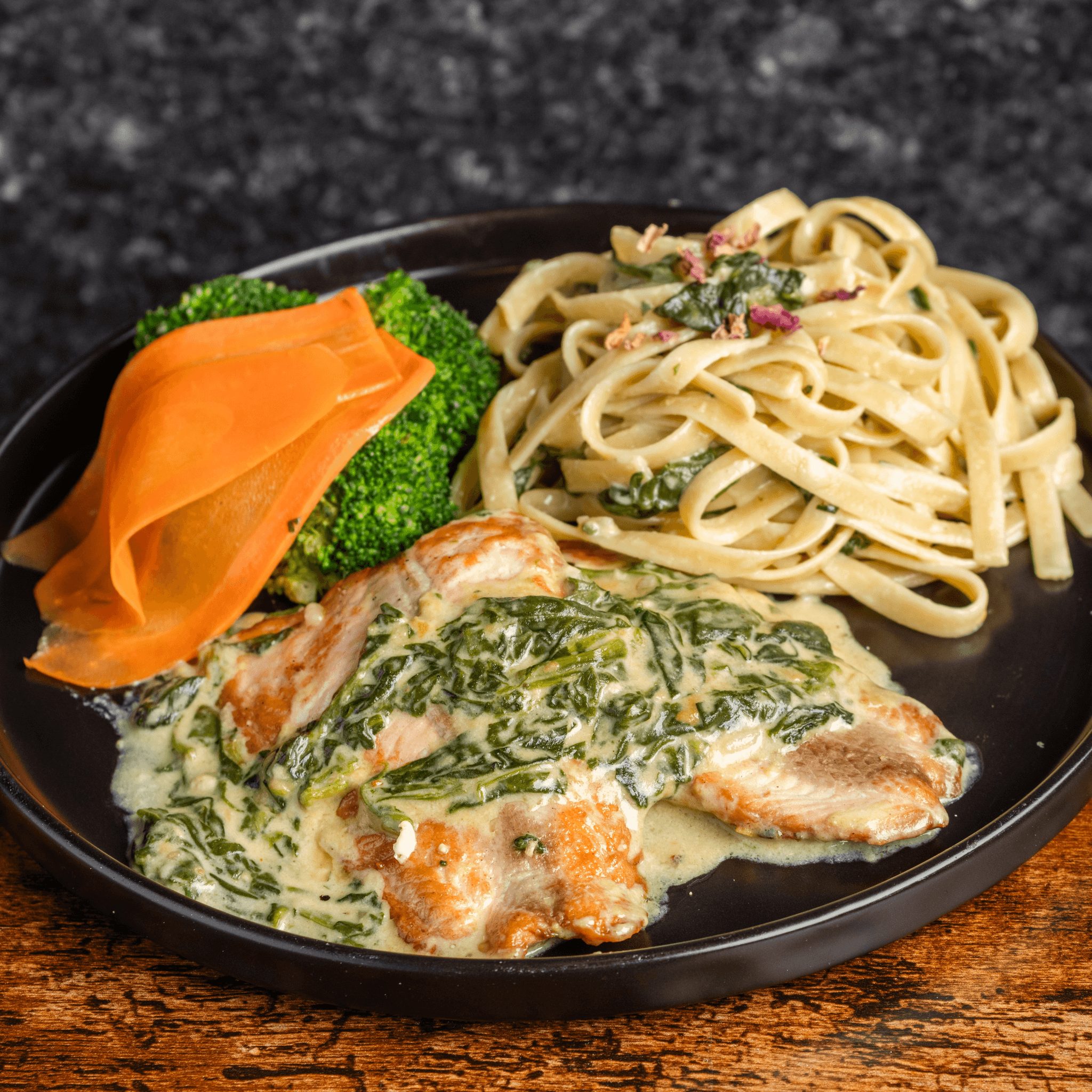 Salmon Con Spinach.