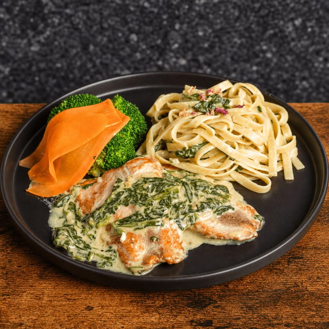 Salmon Con Spinach.